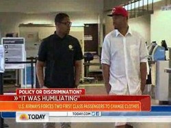 Dipaksa Ganti Baju, 2 Penumpang Pesawat Kulit Hitam Protes Rasisme