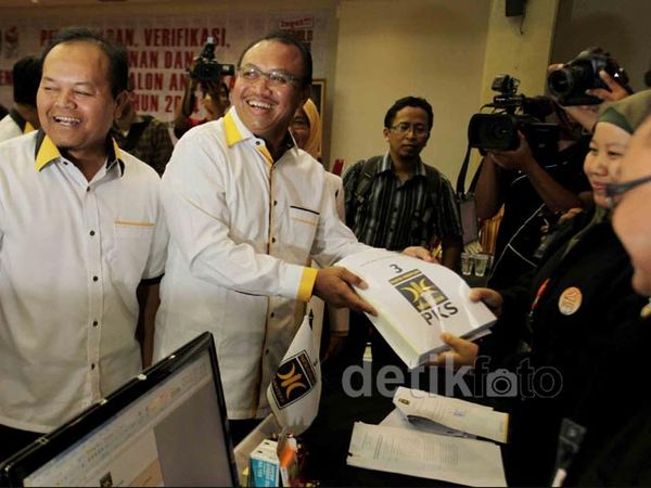 Daftar Celeg PKS Diserahkan ke KPU Daftar Celeg PKS Diserahkan ke KPU