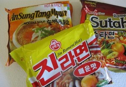 Huaah.. huah.. Mie Instan Kuah Korea Paling Pedas Mengggit!
