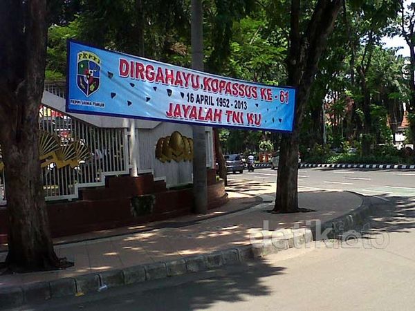 Ucapan HUT Kopassus Terpampang di Surabaya