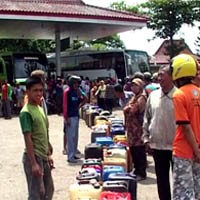 Solar Langka di Ponorogo, Antrean Kendaraan di SPBU Capai 1 Km