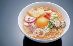 Dari Sawi sampai Kornet, Inilah Nilai Gizi Topping Mie Instan!