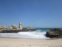 Masih Ada Pantai Sepi di Kampung Halaman Presiden SBY