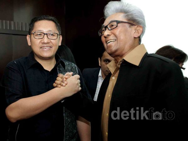 Anas Gandeng Adnan Buyung
