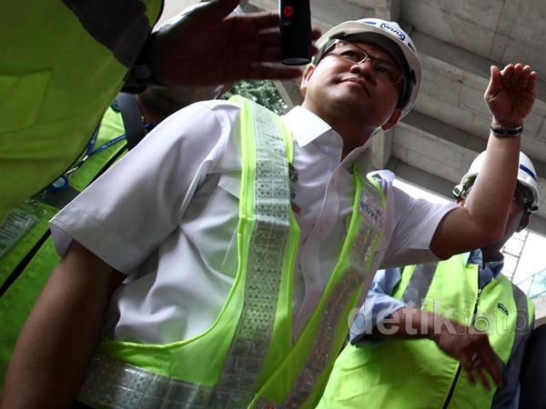 Menakertrans Sosialisasikan Keselamatan Kerja