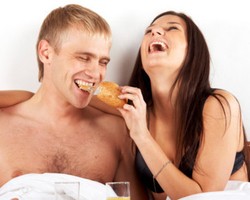 9 Makanan yang Harus Dihindari Saat Akan Bercinta