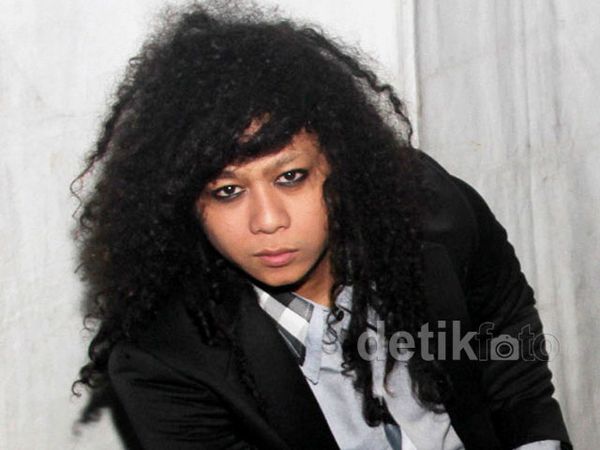 Tatapan Serius Yoda Idol
