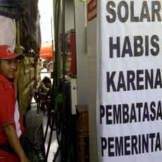 Antrean Solar di SPBU Jenggolo Mengular