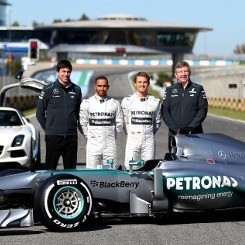 Mercedes Targetkan Dua Podium di Bahrain