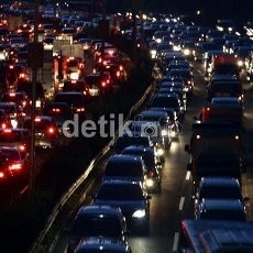 Macet Parah di Ruas Simatupang Imbas Genangan di Tanjung Barat
