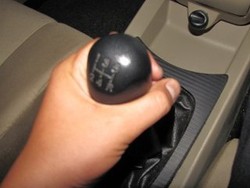 Selain Bertenaga, Mobil Manual Perawatannya Lebih Murah