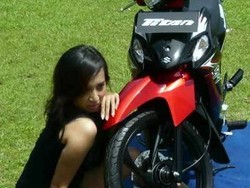 Suzuki Shooter Takkan Bunuh Titan