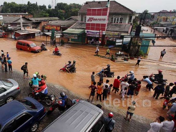 Banjir, Jalan Jati Mekar Bekasi Lumpuh