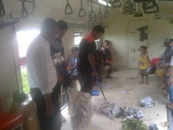 Dahlan Iskan Terkejut Lihat KRL Ekonomi Penuh Sampah