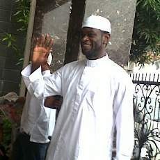 Abanda Herman Jadi Mualaf