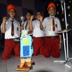 Pelajar SD Muhammadiyah 1 Sidoarjo Juarai Kontes Robot di Singapura, Selamat