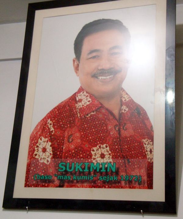 Yuk Jajan Bakso Mas Kumis Sore-sore!