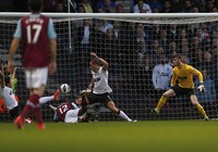 Di Upton Park, Kamis (18/4/2013) dinihari WIB, Ricardo Vaz Te membuat West Ham unggul lebih dulu di menit ke-16. REUTERS/Eddie Keogh.