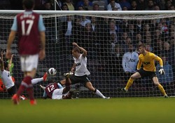 Di Upton Park, Kamis (18/4/2013) dinihari WIB, Ricardo Vaz Te membuat West Ham unggul lebih dulu di menit ke-16. REUTERS/Eddie Keogh.