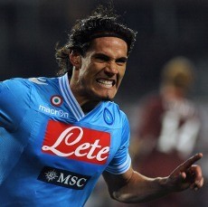 Cavani Belum Berniat Tinggalkan Napoli