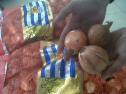 8 Truk Pengangkut Barang Impor Ilegal Diamankan di Semarang