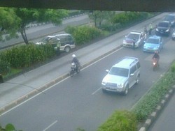 Sopir Ngantuk, Mitsubishi Kuda Nangkring di Jalur Hijau Rasuna Said