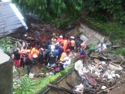 4 Orang Sekeluarga di Bogor Tertimbun Longsor 