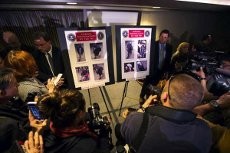 Buru Tersangka Kedua, Polisi Boston Ingatkan Warga Tidak Keluar Rumah