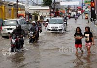 Jalan Raden Saleh Tangerang Tergenang