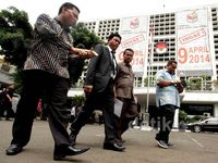 Yusril Pimpin Anggota DPRD Protes KPU