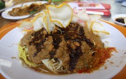 Semilir Asyik, Ngemil Cakwe dan Toge Goreng di Ah Poong