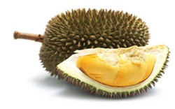 Dilarang Masuk Pesawat, Wanita Ini Habiskan 3 Kg Durian di Bandara