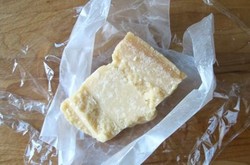 Apakah Keju Boleh Disimpan di Freezer?