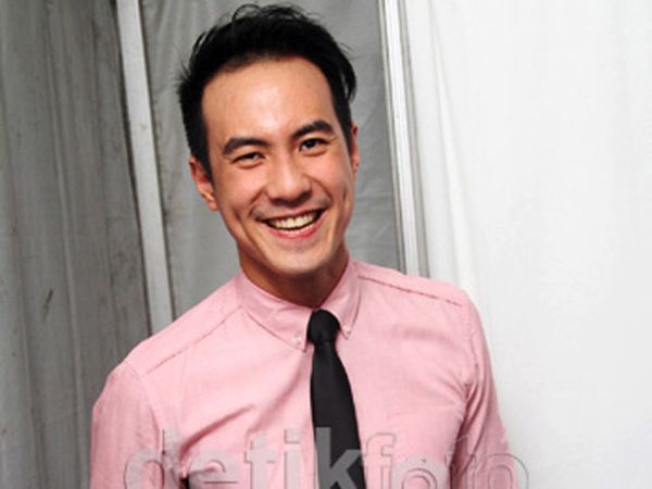Ketika Selebriti Pria Indonesia Berbaju Pink