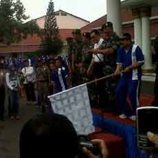 TNI, Polri, Warga dan Bonek Kompak Olahraga Bareng