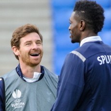 Adebayor Ungkap Kelemahan Manchester City