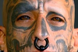 Pria Ini 2 Hari Menangis Tinta Gara-gara Bola Mata Dihias Tato