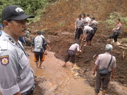 Upaya Pencarian 3 Korban Tanah Longsor di Garut Dilanjutkan Besok
