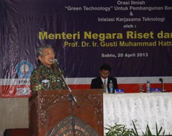 Menristek Sebut Hutan Kalimantan Rusak Karena Tambang Batu Bara