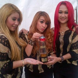 Grup Dangdut 3 Kucing Raih Penghargaan Grup Dangdut Paling Fenomenal