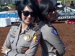 2 Polwan Cantik Ini Cicipi Trek Offroad