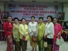 Idrus Marham Diantar 11 Kader Perempuan Golkar Berkebaya Daftar Caleg