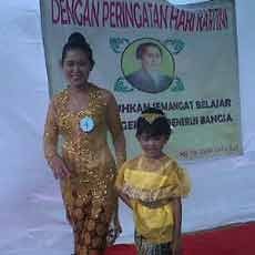 Siswa-siswi TK Berlenggak-lenggok Bareng Orangtua