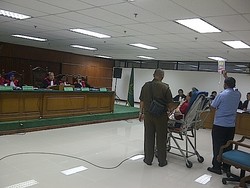 Hotma Sitompul-Jaksa Berdebat Soal Sakit Terdakwa Kasus BRI di PN Tipikor