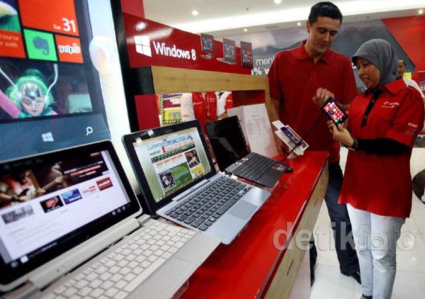 Pojok Windows 8 di Grapari Telkomsel