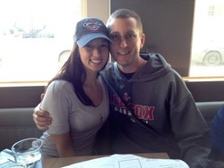  Gadis Cantik Ini Lolos dari Maut Bom Boston Berkat Dekapan Pria