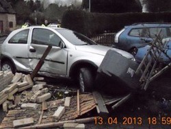 Rumah Ini Dijual Karena Kerap Diseruduk Mobil