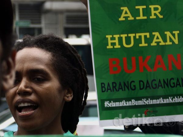 Di Hari Bumi, Freeport Didemo