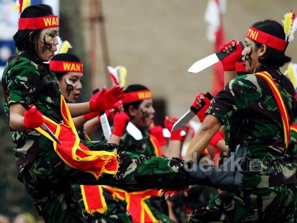 Prajurit Wanita TNI-Polri Peringati Hari Kartini Prajurit Wanita TNI-Polri Peringati Hari Kartini