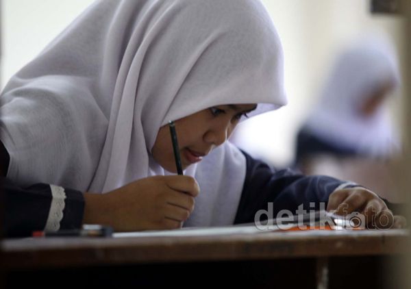Siswa SMP Islam Terpadu YAPIDH Jalani UN